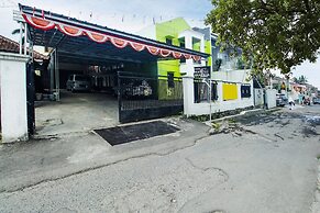 OYO Life 91606 Nadin Guest House Syariah