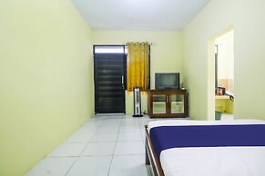 OYO Life 91606 Nadin Guest House Syariah