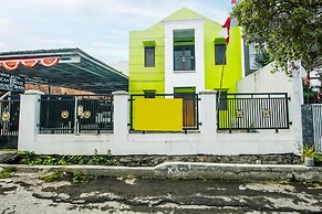 OYO Life 91606 Nadin Guest House Syariah