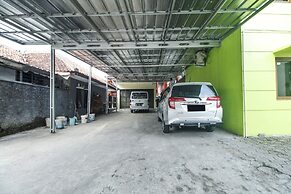 OYO Life 91606 Nadin Guest House Syariah