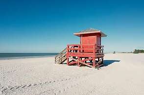 Siesta Beach Retreat Poolside 2BR Condo