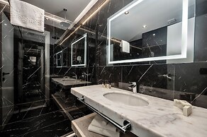 The Grandeur Hotel