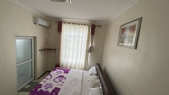 LAO TANGREN RESTAURANT & GUESTHOUSE