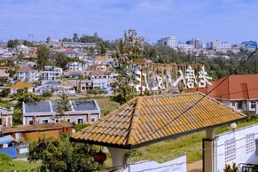 LAO TANGREN RESTAURANT & GUESTHOUSE