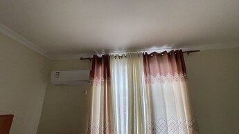 LAO TANGREN RESTAURANT & GUESTHOUSE