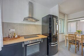 Enolabee Harbour View Apartment