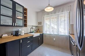 Enolabee Harbour View Apartment