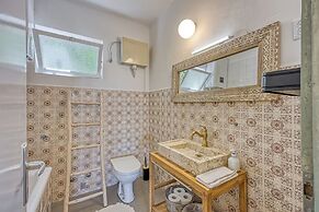 Enolabee Harbour View Apartment