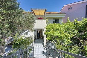 Enolabee Harbour View Apartment