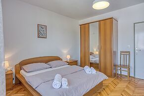 Enolabee Harbour View Apartment