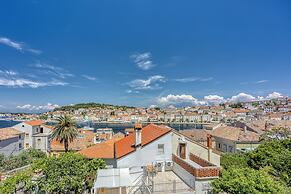 Enolabee Harbour View Apartment