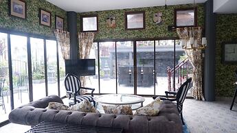 Jungle Moon Boutique Homestay