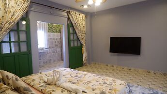 Jungle Moon Boutique Homestay