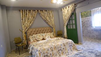 Jungle Moon Boutique Homestay