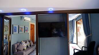 Jungle Moon Boutique Homestay