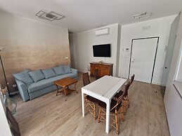 Luxury Modern apt w Garden, 3 min Walk to Beach