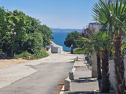 Luxury Modern apt w Garden, 3 min Walk to Beach