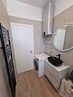 Luxury Modern apt w Garden, 3 min Walk to Beach