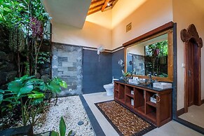 Infinity Jungle View Aashaya Villa Ubud