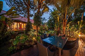 Infinity Jungle View Aashaya Villa Ubud