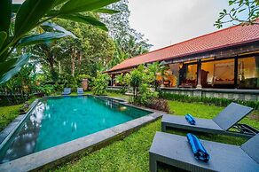 Infinity Jungle View Aashaya Villa Ubud