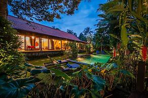Infinity Jungle View Aashaya Villa Ubud