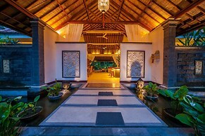 Infinity Jungle View Aashaya Villa Ubud