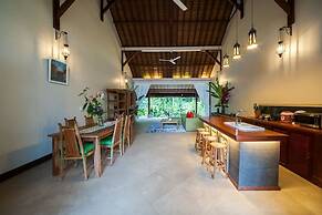 Infinity Jungle View Aashaya Villa Ubud