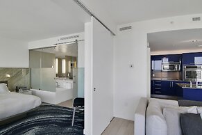 Sapphire Suite Beachfront, Gym + Pool!