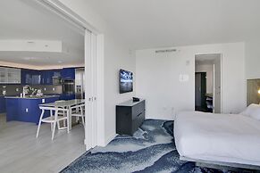 Sapphire Suite Beachfront, Gym + Pool!