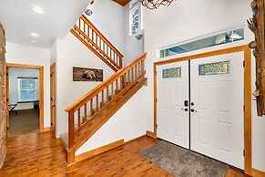 Timber Lodge - 5 Min to Shaver Lake!