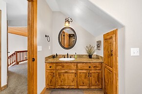 Timber Lodge - 5 Min to Shaver Lake!