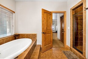 Timber Lodge - 5 Min to Shaver Lake!