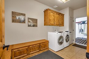 Timber Lodge - 5 Min to Shaver Lake!