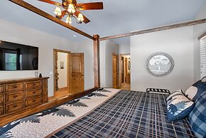 Timber Lodge - 5 Min to Shaver Lake!