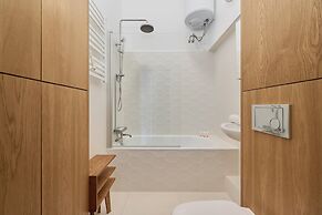 Spacious Apartment Saperów by Renters