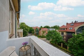 Spacious Apartment Saperów by Renters
