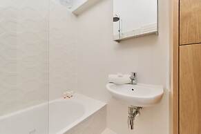 Spacious Apartment Saperów by Renters