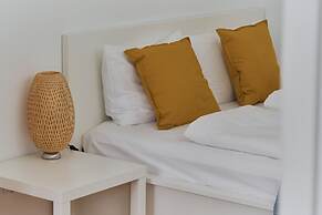 Spacious Apartment Saperów by Renters