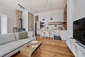 Spacious Apartment Saperów by Renters