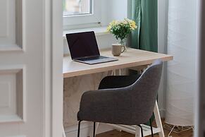 Spacious Apartment Saperów by Renters