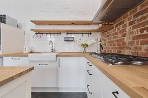 Spacious Apartment Saperów by Renters