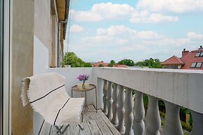 Spacious Apartment Saperów by Renters
