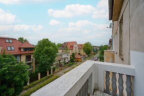 Spacious Apartment Saperów by Renters