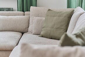 Spacious Apartment Saperów by Renters