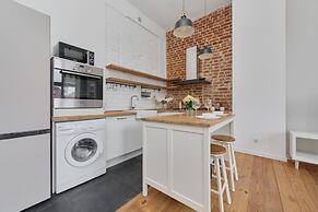 Spacious Apartment Saperów by Renters