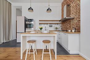 Spacious Apartment Saperów by Renters