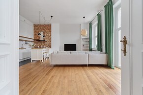Spacious Apartment Saperów by Renters