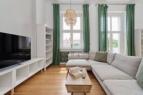 Spacious Apartment Saperów by Renters