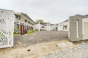 OYO 90124 Oemah Ratu Hostel Syariah